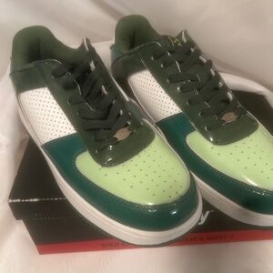 Brand New Kelly Green Starbury Low Top Crossover